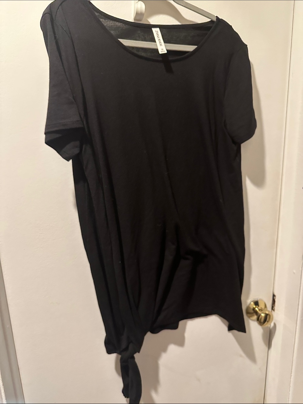 Black Short-Sleeve Knot Hem women’s Shirt 1xl